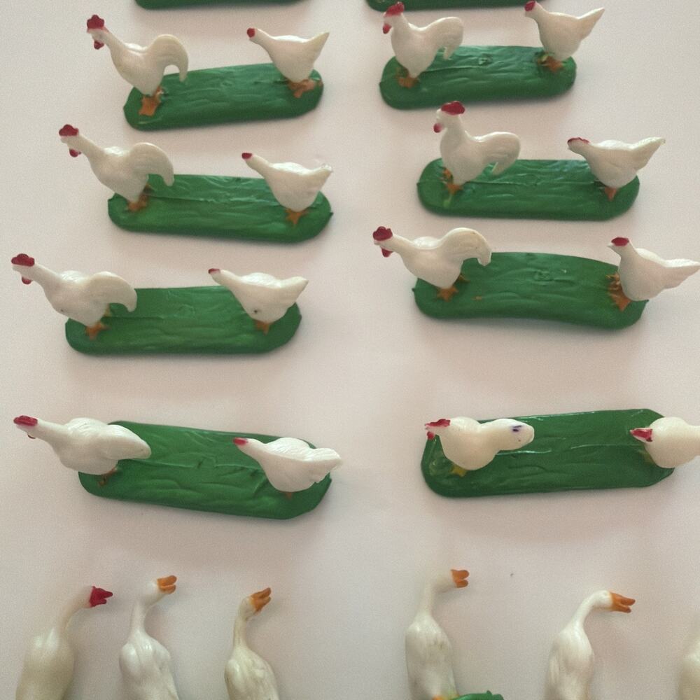 Ertl Farm Country 1/64 Farm Animal Lot Chickens Roosters Hens Goose Geese - Picture 3 of 3